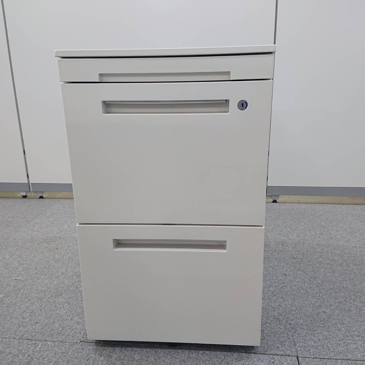 【送料無料】イトーキ サイドワゴン 脇机 ワゴン A4 2段 W40×D59.3×H65.1cm ホワイト 中古