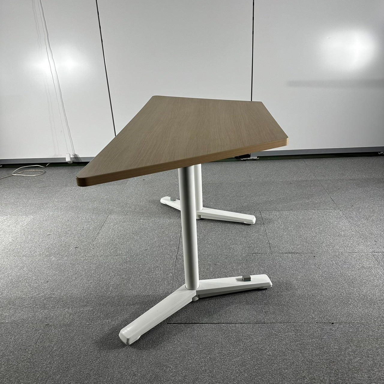 オカムラ 1人用 デスク セミナー 机 研修デスク 学習デスク スタッキング 2020年製 中古