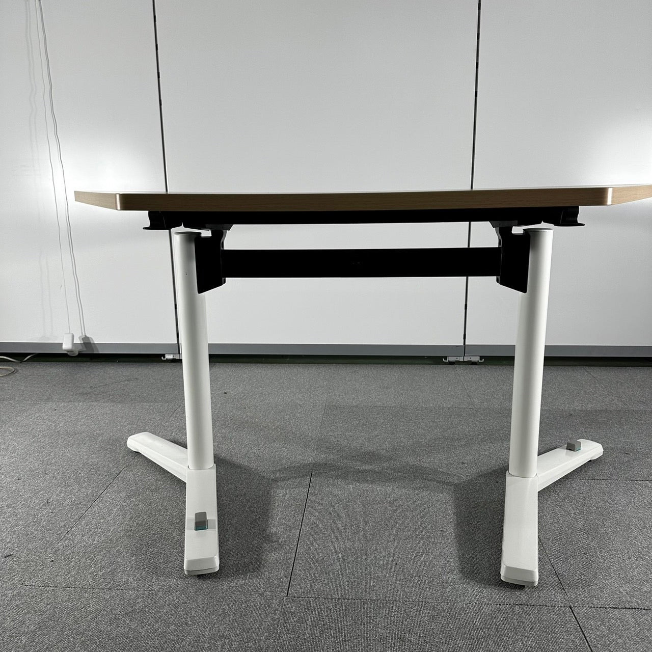 オカムラ 1人用 デスク セミナー 机 研修デスク 学習デスク スタッキング 2020年製 中古