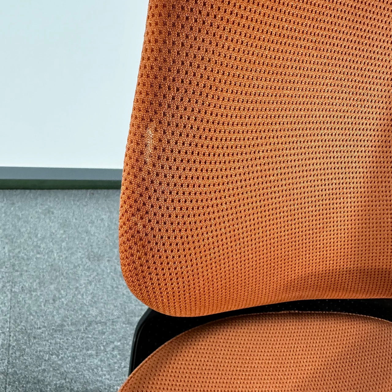 【送料無料】コクヨ ing イングチェア バーチカルタイプ 固定肘 事務椅子 2020年製 オレンジ 中古