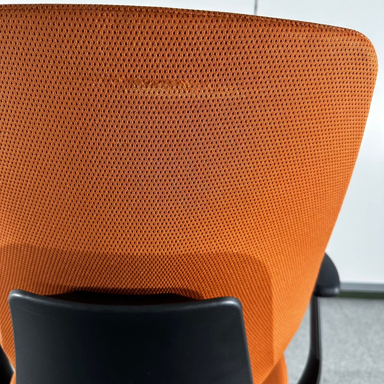【送料無料】コクヨ ing イングチェア バーチカルタイプ 固定肘 事務椅子 2020年製 オレンジ 中古