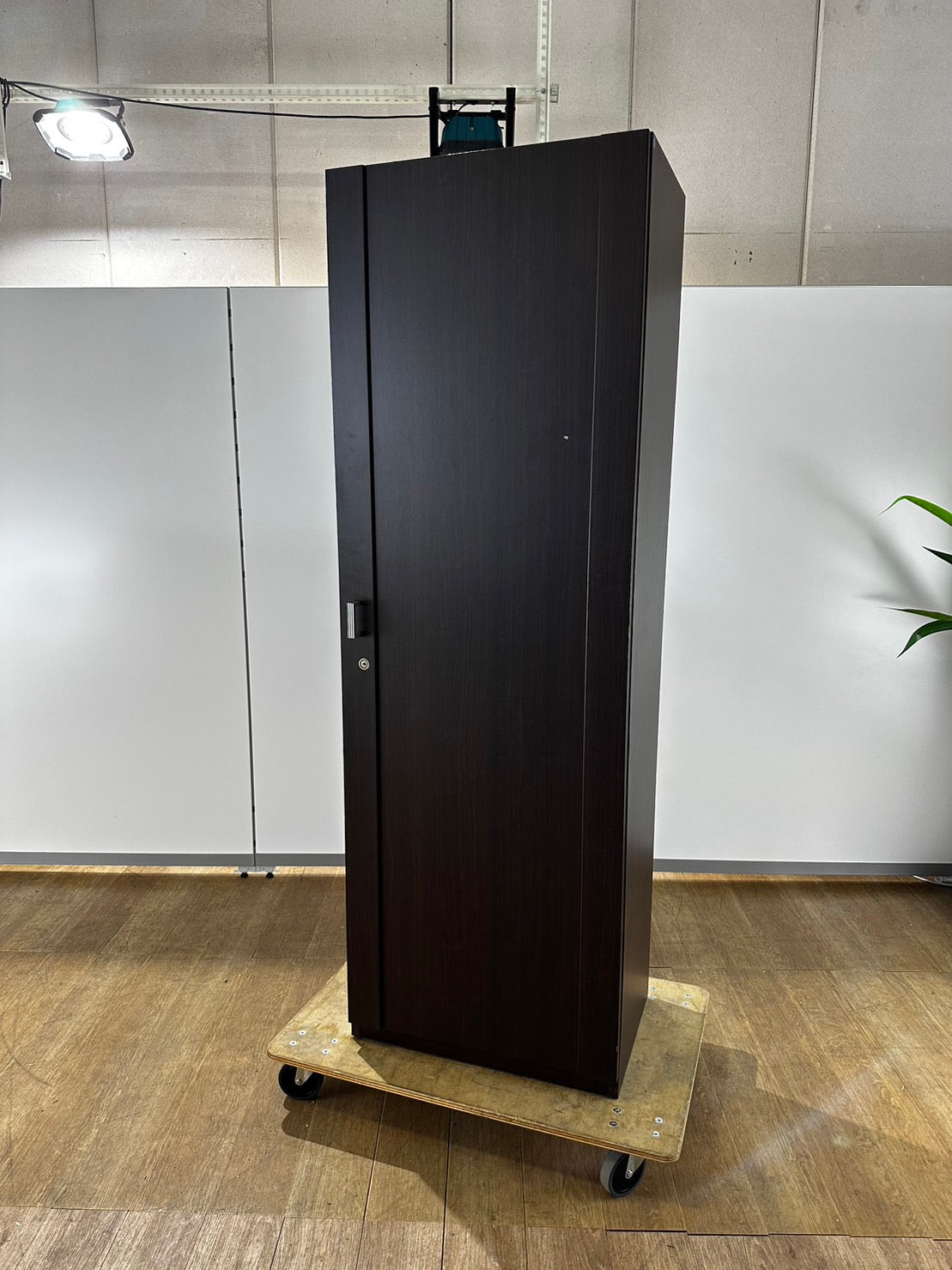 中古|コクヨ 社長 役員書庫 ロッカー 1人用 木製 ワードローブ 鍵あり