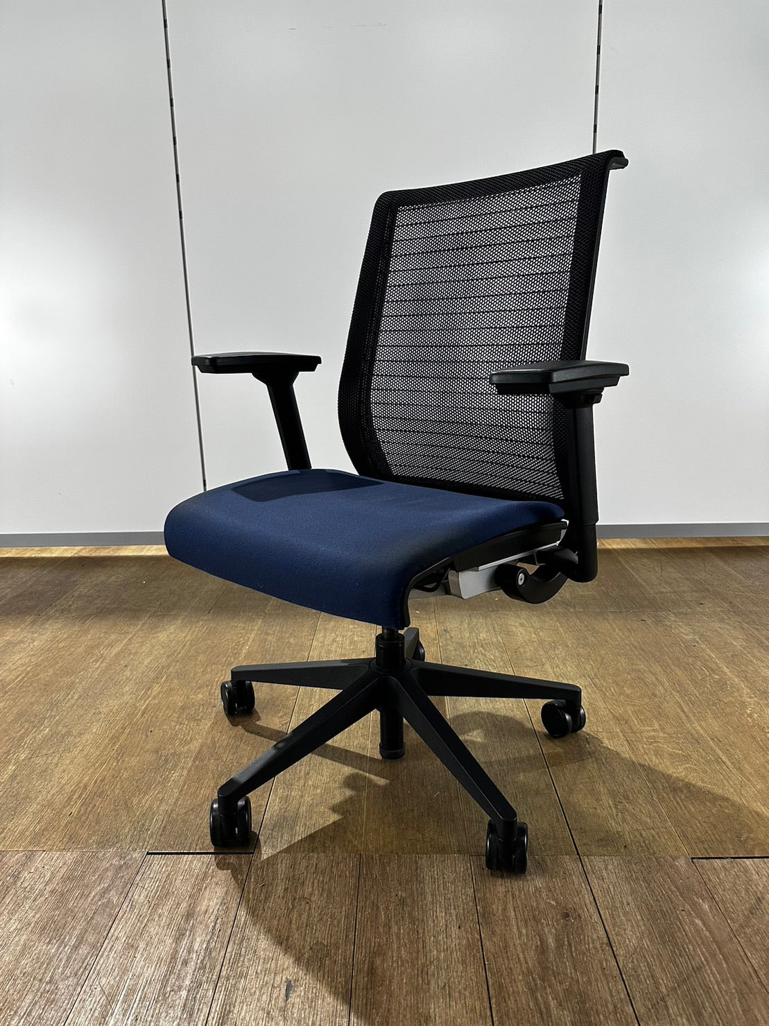 【送料無料/訳あり】スチールケース シンクチェア オフィスチェア ハイバック J507 J01FA302① 中古