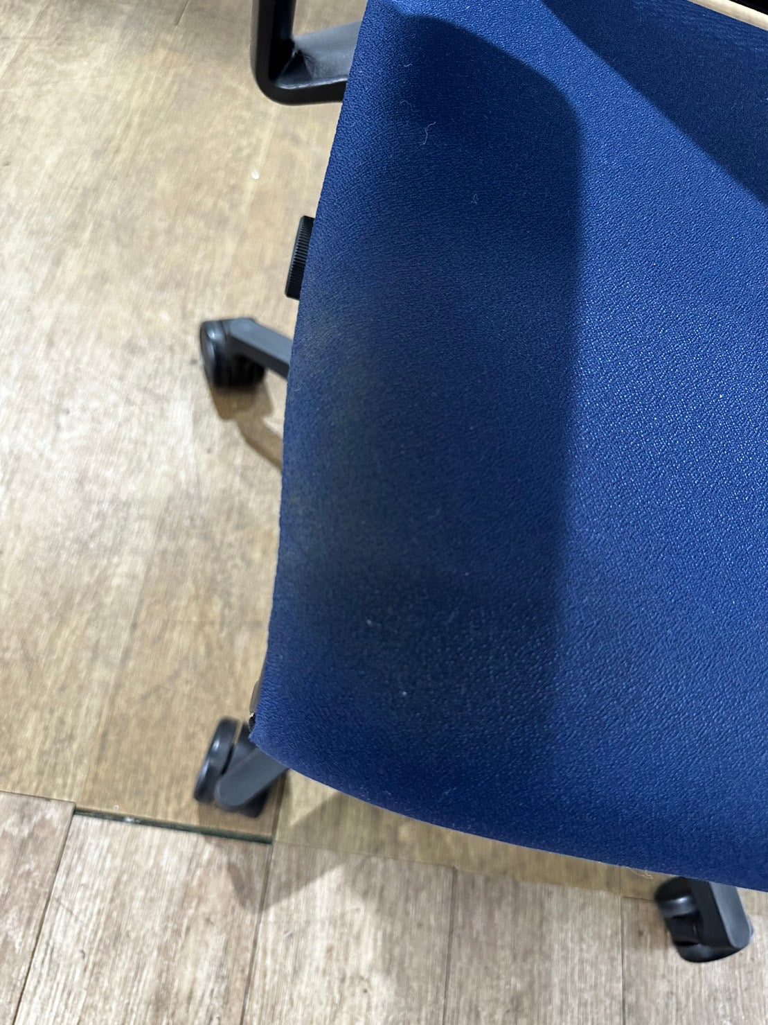 【送料無料/訳あり】スチールケース シンクチェア オフィスチェア ハイバック J507 J01FA302① 中古