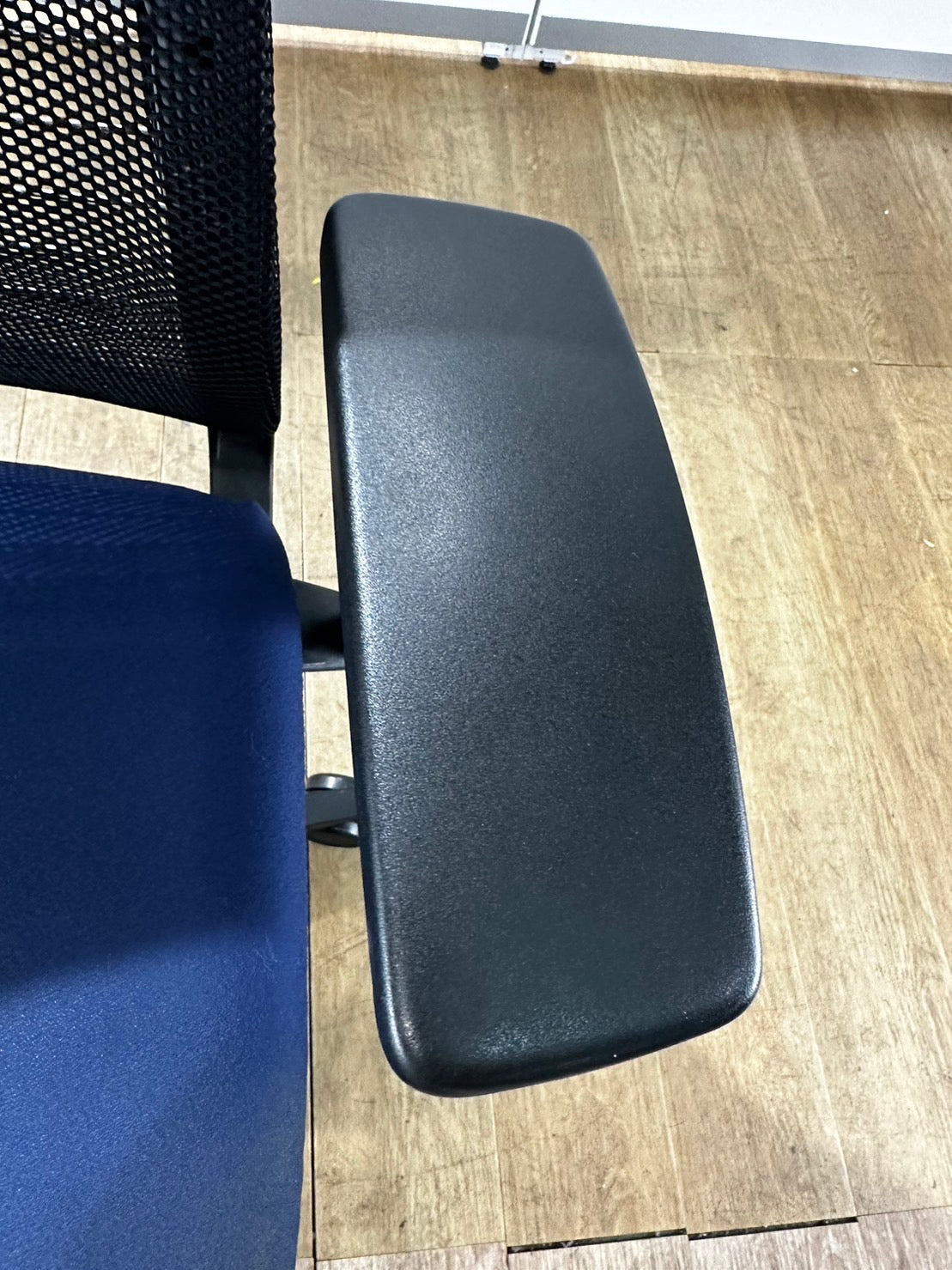 【送料無料/訳あり】スチールケース シンクチェア オフィスチェア ハイバック J507 J01FA302① 中古