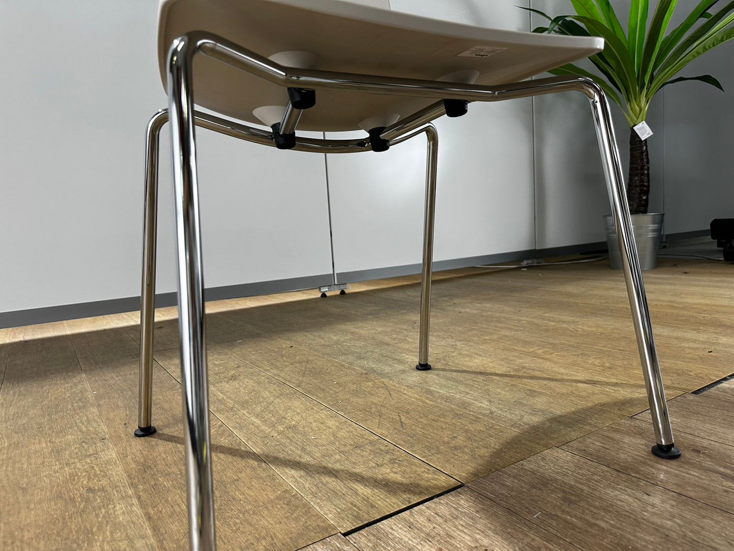 【送料無料】vitra ヴィトラ ミーティングチェア ホワイト halシリーズ 会議椅子 2018年 中古