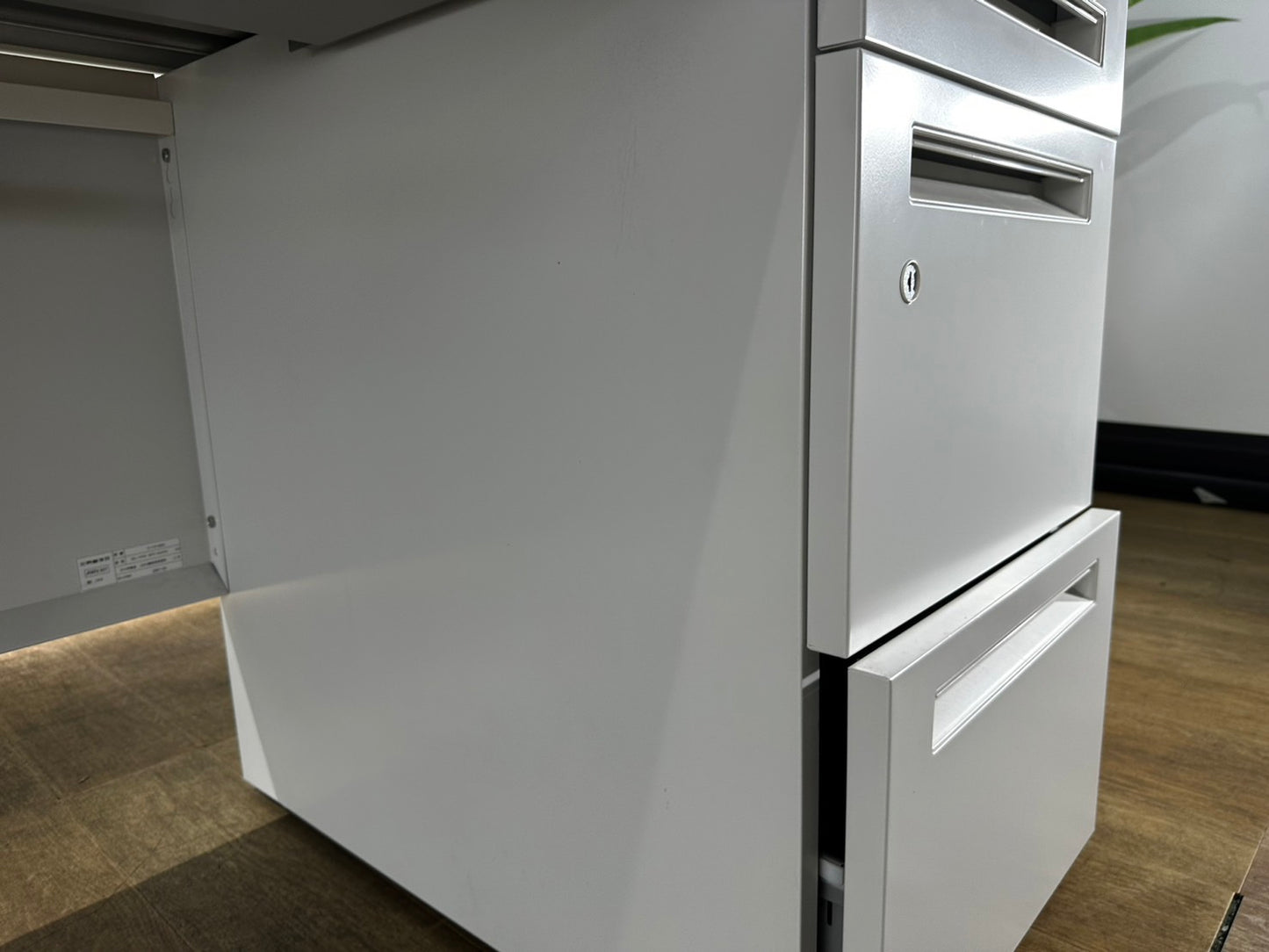 中古|ウチダ 片袖机 片袖デスク 1400 スカエナ 事務机 オフィスデスク 鍵あり 2018年製