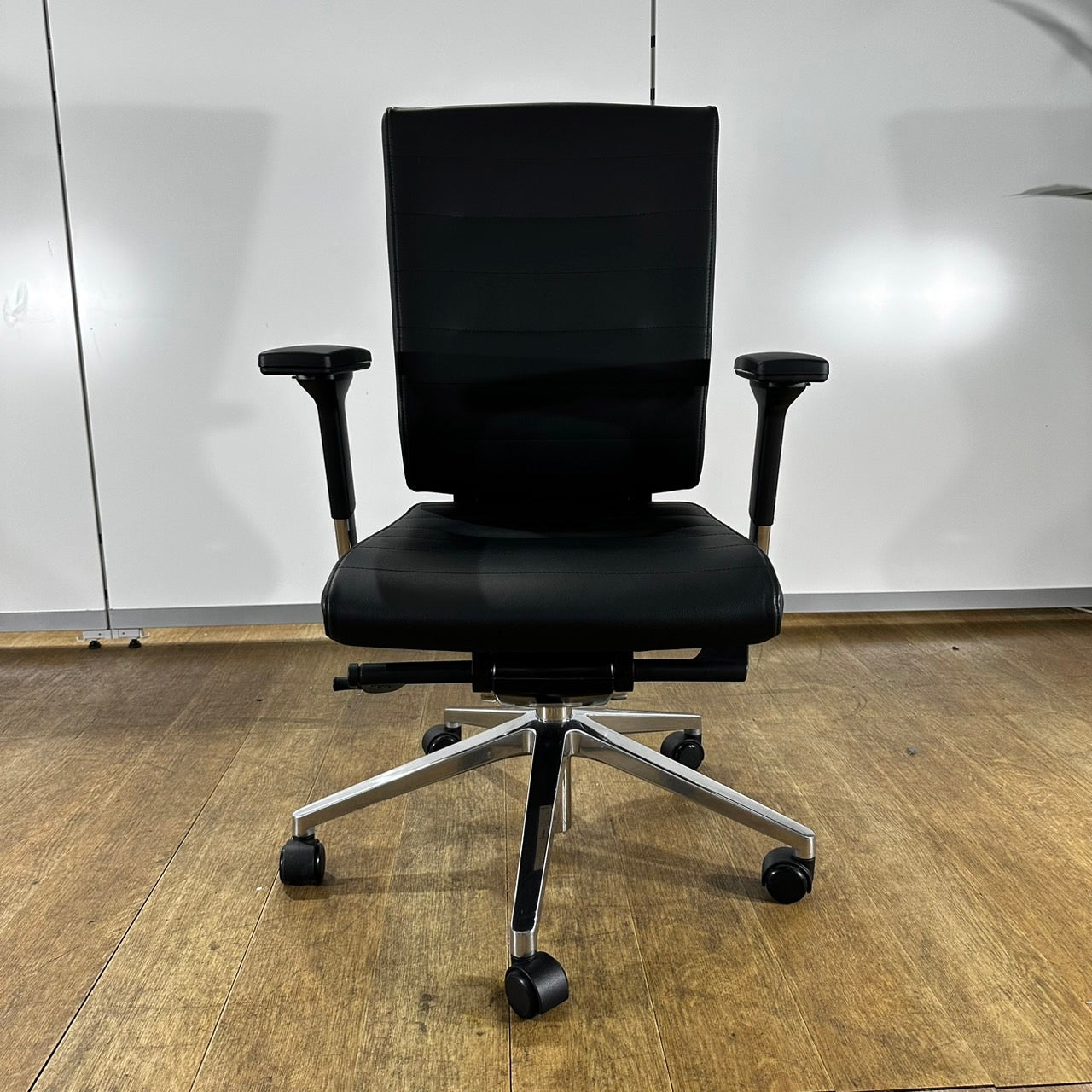 【送料無料】FURSYS CHXZ06UY 本革 オフィスチェア 稼働肘 役員 社長 中古① 2021年製
