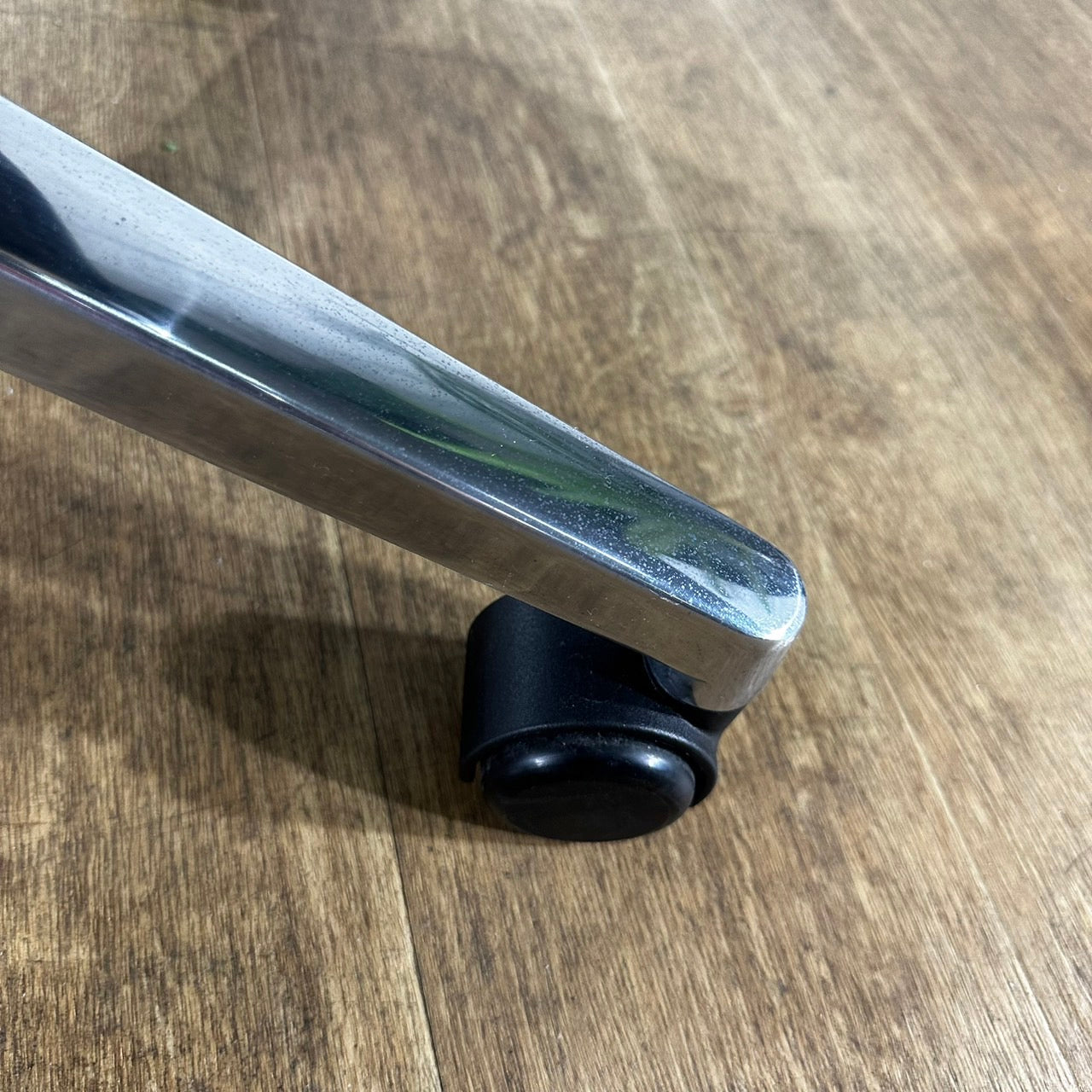 【送料無料】FURSYS CHXZ06UY 本革 オフィスチェア 稼働肘 役員 社長 中古① 2021年製
