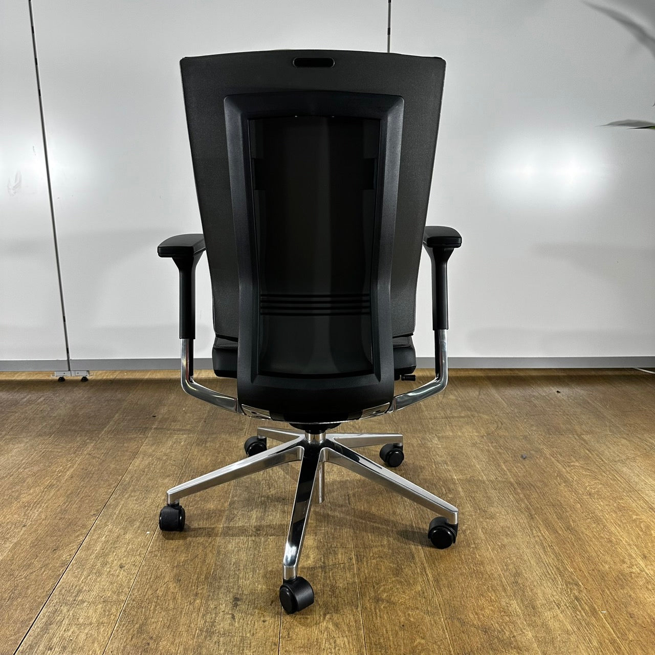 【送料無料】FURSYS CHXZ06UY 本革 オフィスチェア 稼働肘 役員 社長 中古① 2021年製