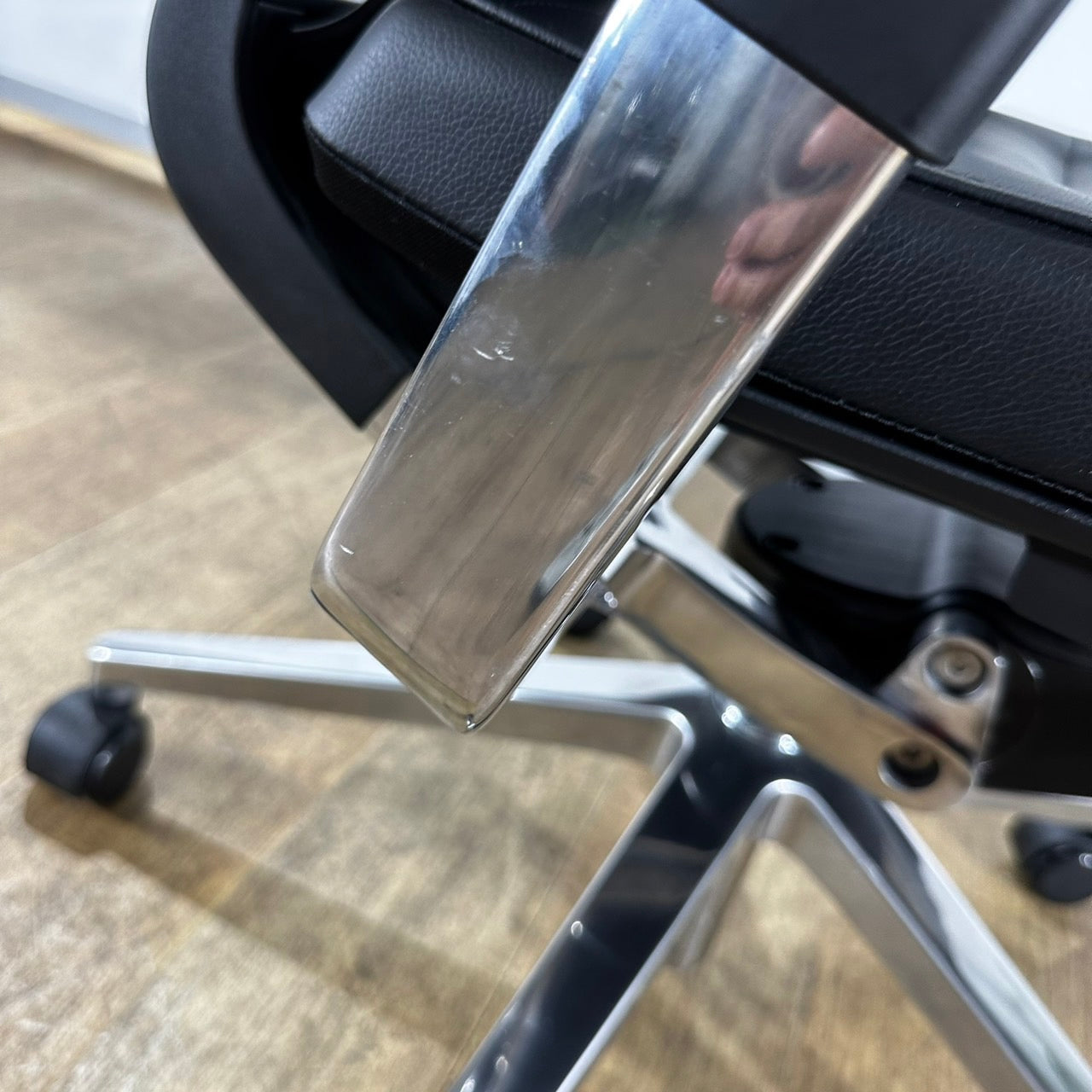 【送料無料】FURSYS CHXZ06UY 本革 オフィスチェア 稼働肘 役員 社長 中古① 2021年製