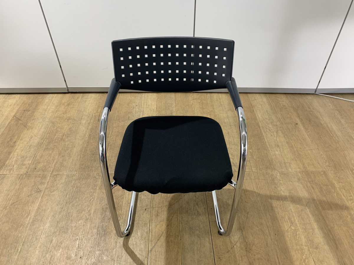 【送料無料】ヴィトラ 会議椅子 ビザビ スタッキング可 座面レッド/背ブラック中古