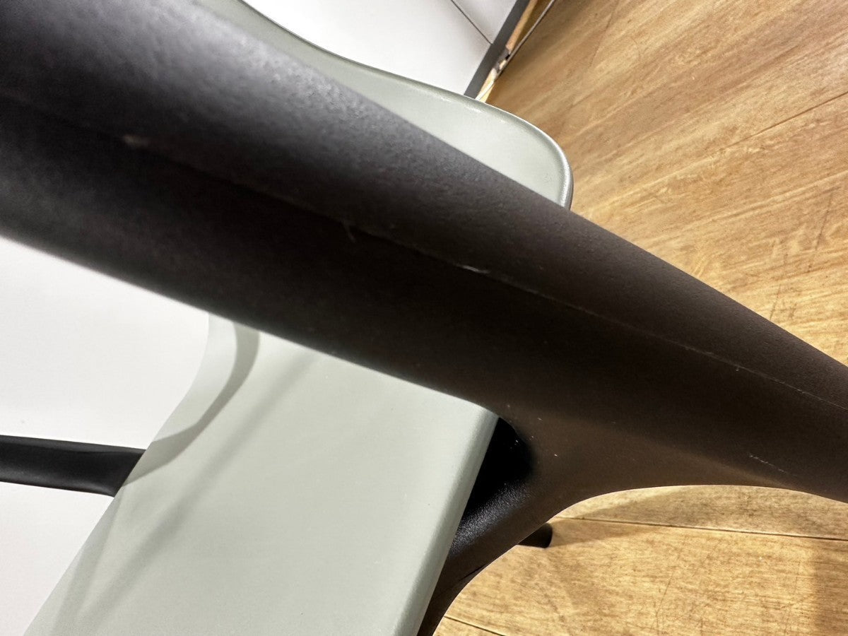 【送料無料】ヴィトラ Vitra ベルヴィルチェア アームチェア カフェ ダイニング 椅子 中古