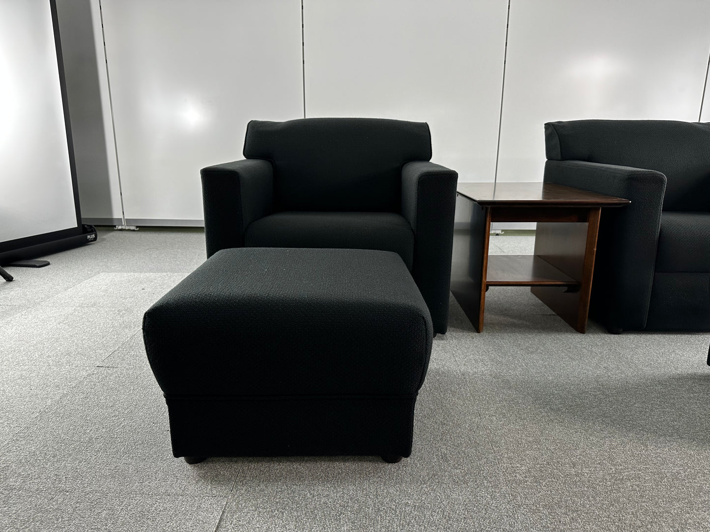 中古｜ウチダ 内田洋行 応接セット 役員室 社長室 2人 1人掛けソファ×2 サイドテーブル スツール