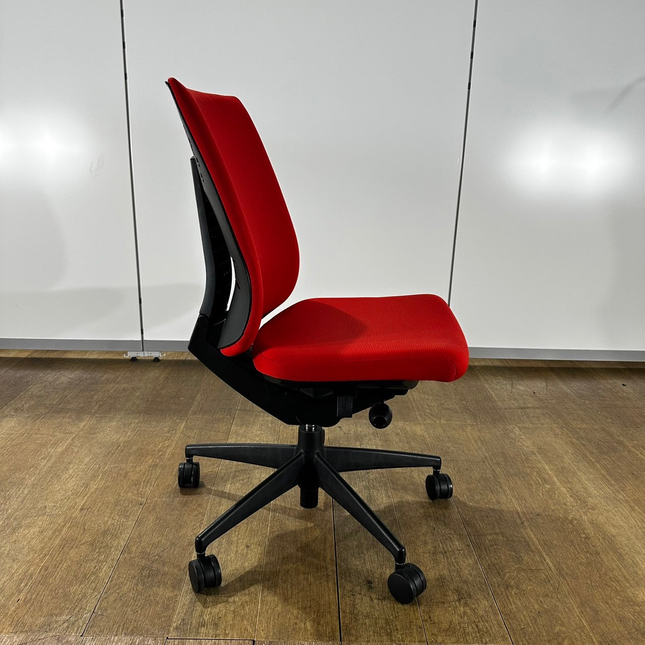 【送料無料】コクヨ ウィザード 肘なし レッド 事務椅子 安い 2013年製 中古
