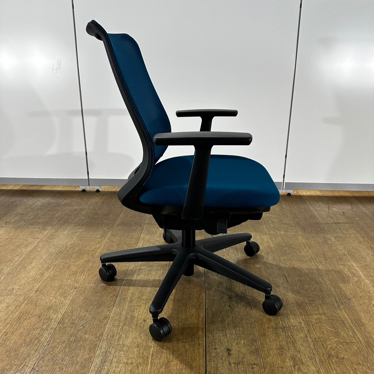 【送料無料】コクヨ ミトラ 固定肘 事務椅子 メッシュ ブルー 2020年製 中古