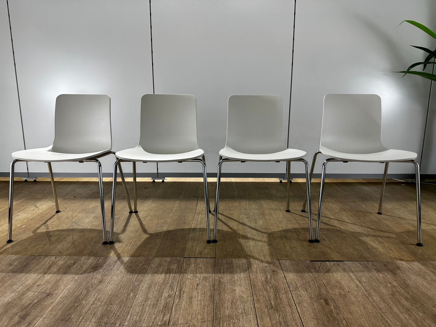 【送料無料】4脚 vitra ヴィトラ ミーティングチェア HALシリーズ 会議椅子 2018年 ホワイト 中古