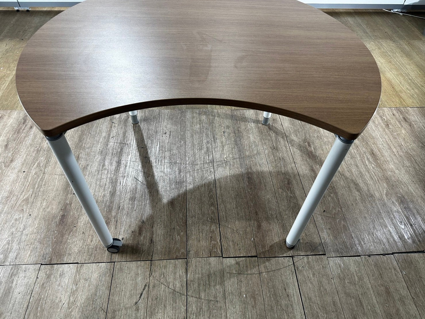 中古｜オカムラ 半円テーブル 楕円形テーブル 会議テーブル 受付 作業台