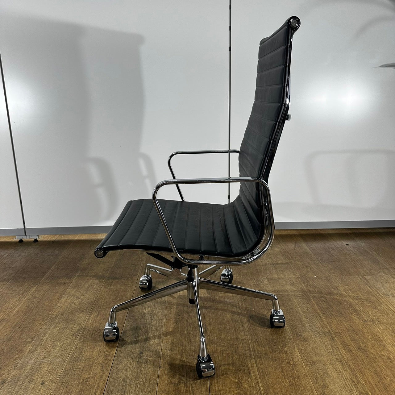 【送料無料】美品/エグゼクティブチェア オフィスチェア 役員 役職者 ハイバック ブラック(3)