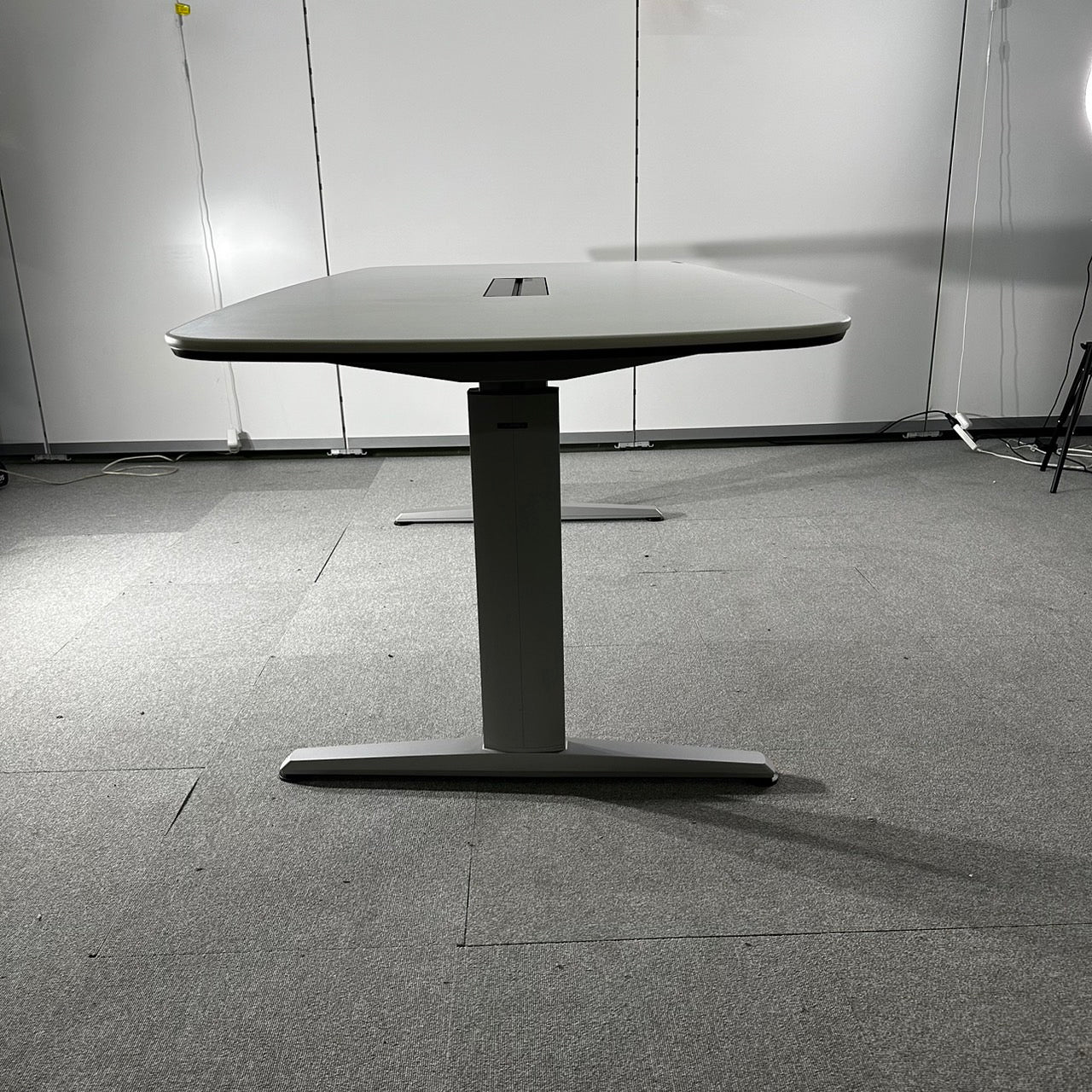 オカムラ リフティオ ミーティングテーブル  昇降式 手動 会議テーブル 2020年製 W2100 ホワイト