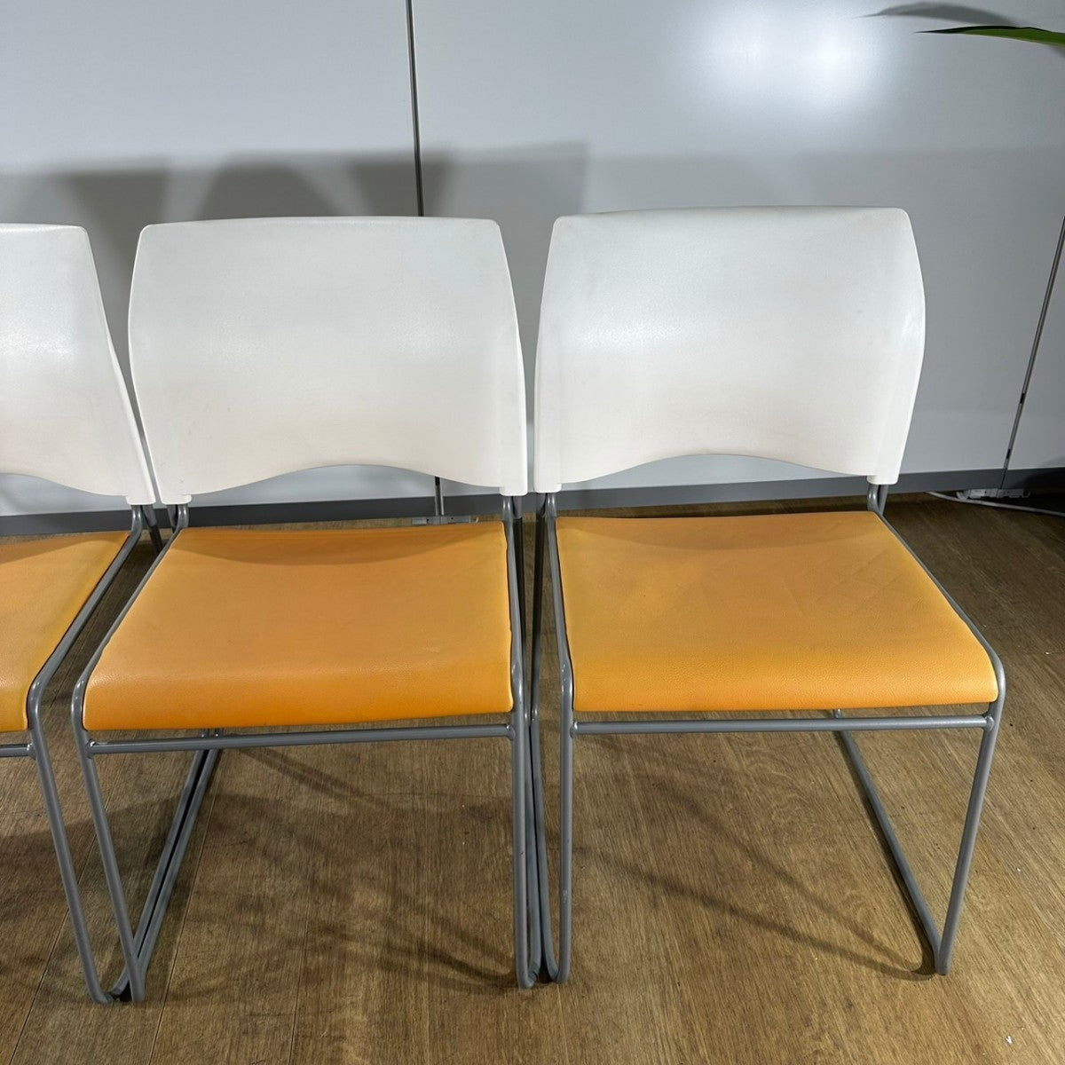 【送料無料/訳あり】4脚 ミーティングチェア 会議 椅子 打合せ オレンジ 中古