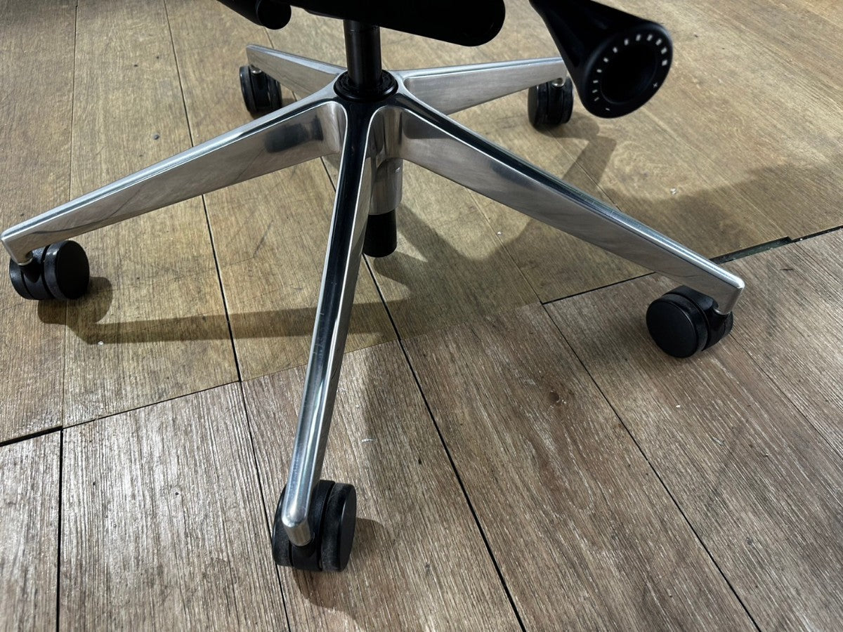 【送料無料】ウチダ オフィスチェア 事務椅子 可動肘 ブラック ハンガーサポート 2018年製 中古